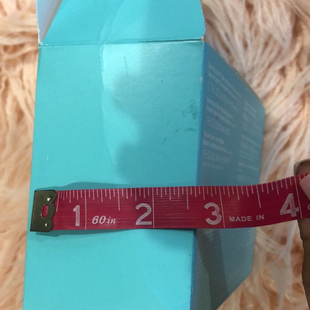 Clinique Box - Picture 10 of 10